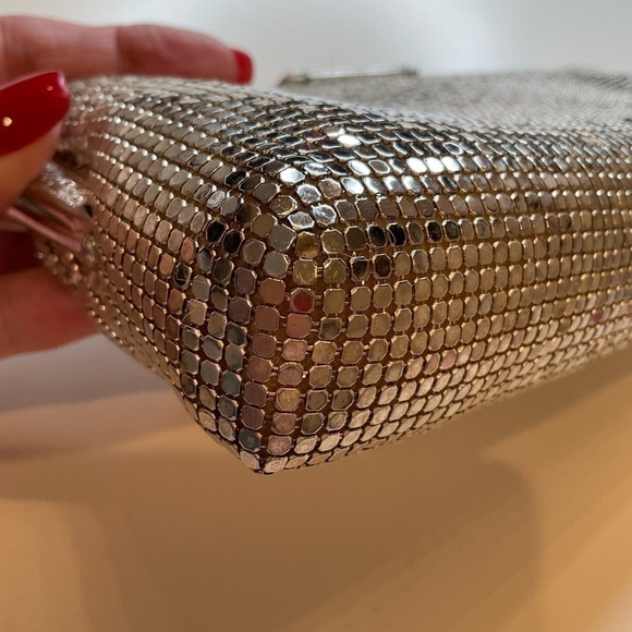 Silver metal mesh clutch… looks to be vintage - Picture 11 of 12